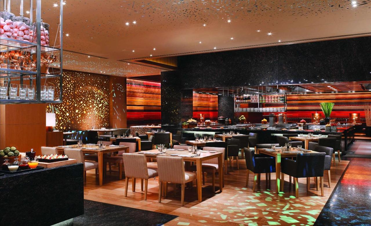 Grand Hyatt Mumbai Hotel And Residences Kültér fotó The interior of the restaurant