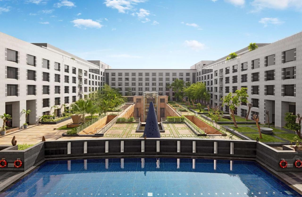 Grand Hyatt Mumbai Hotel And Residences Kültér fotó The campus of the University of Electronic Science and Technology of China