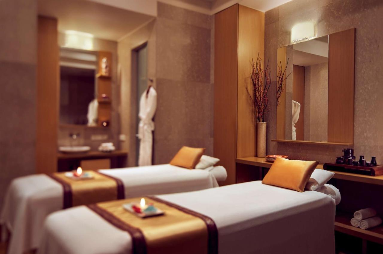 Grand Hyatt Mumbai Hotel And Residences Kültér fotó A spa treatment room