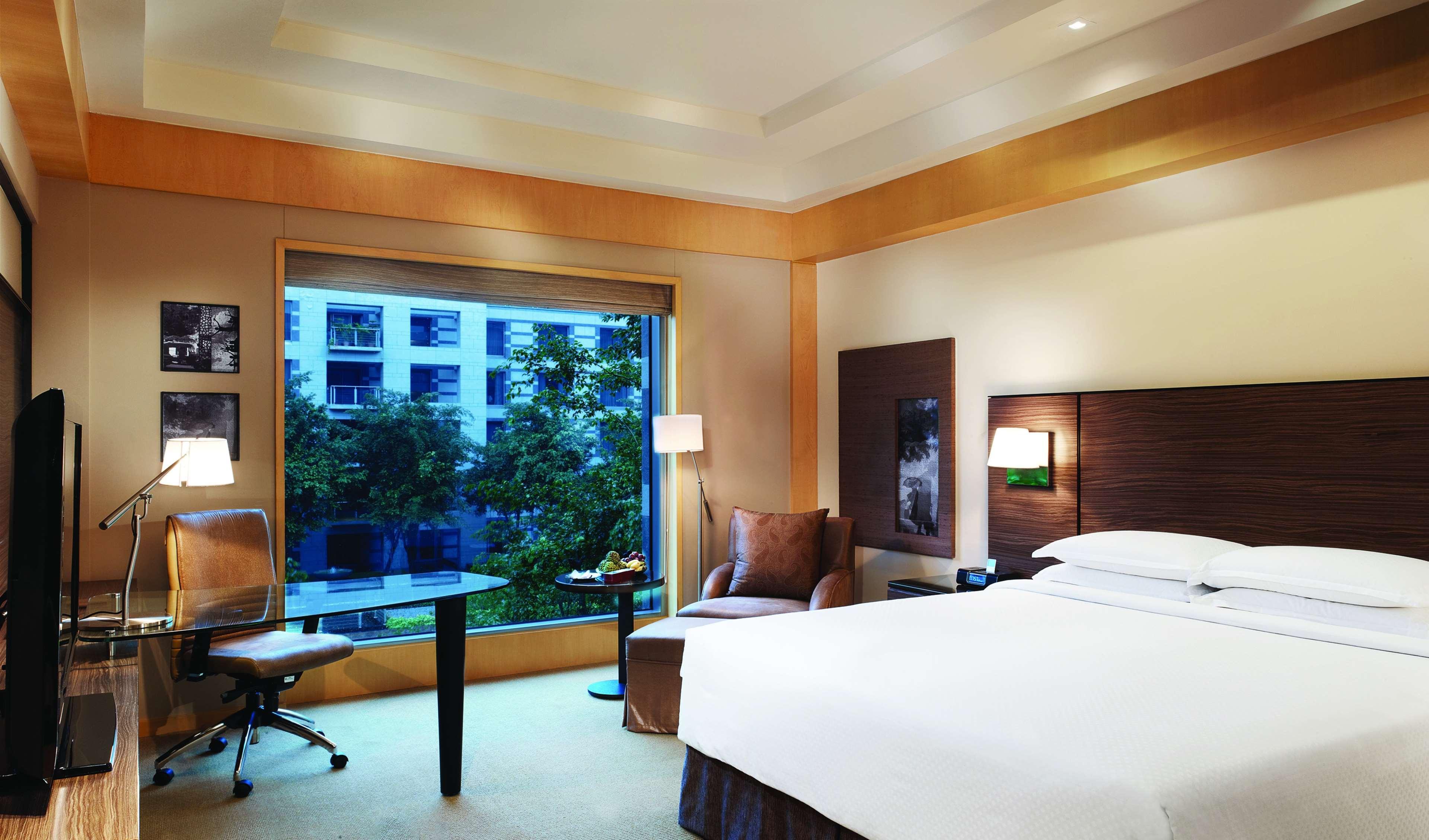Grand Hyatt Mumbai Hotel And Residences Kültér fotó Deluxe room