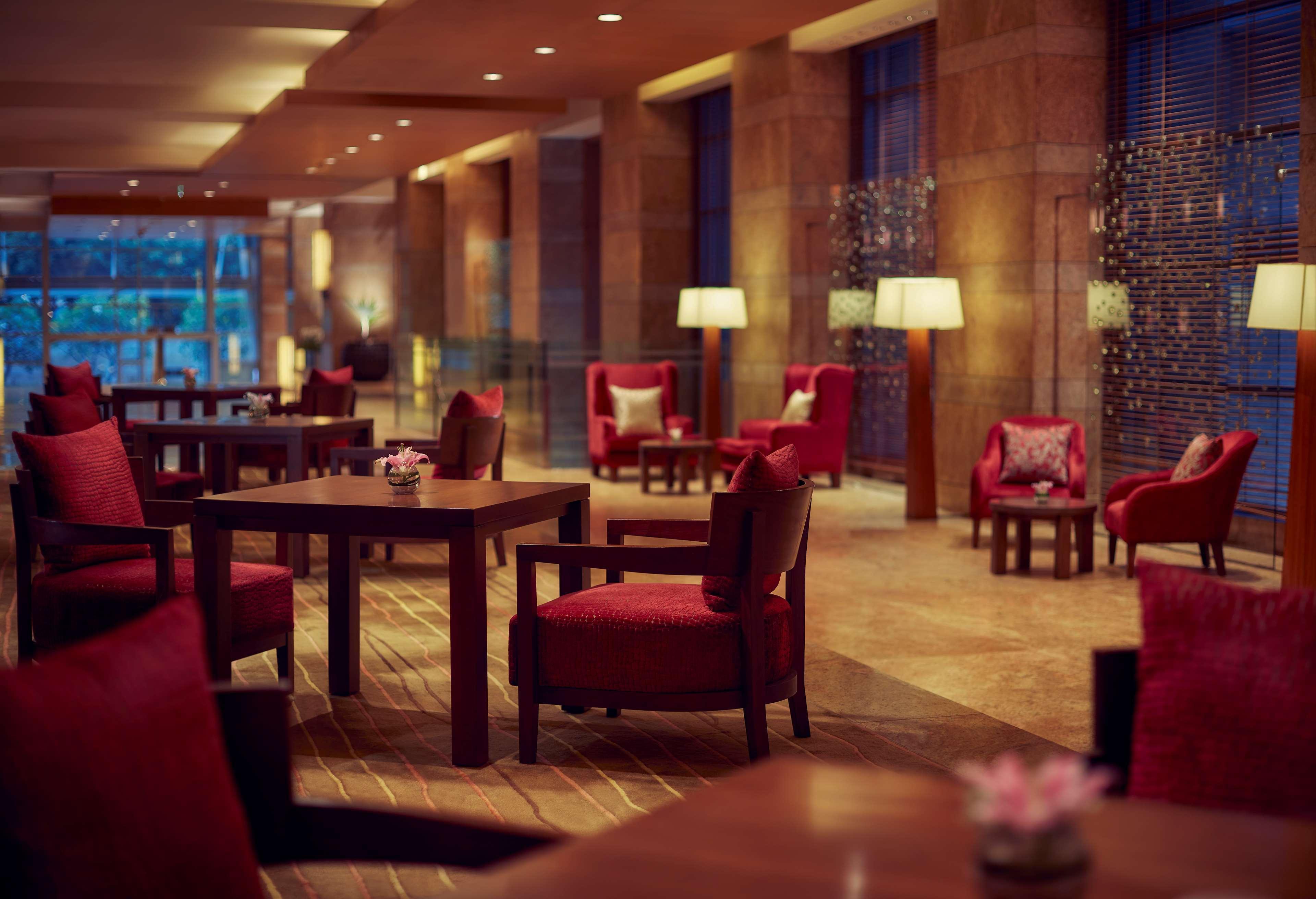 Grand Hyatt Mumbai Hotel And Residences Kültér fotó The Lounge at the airport