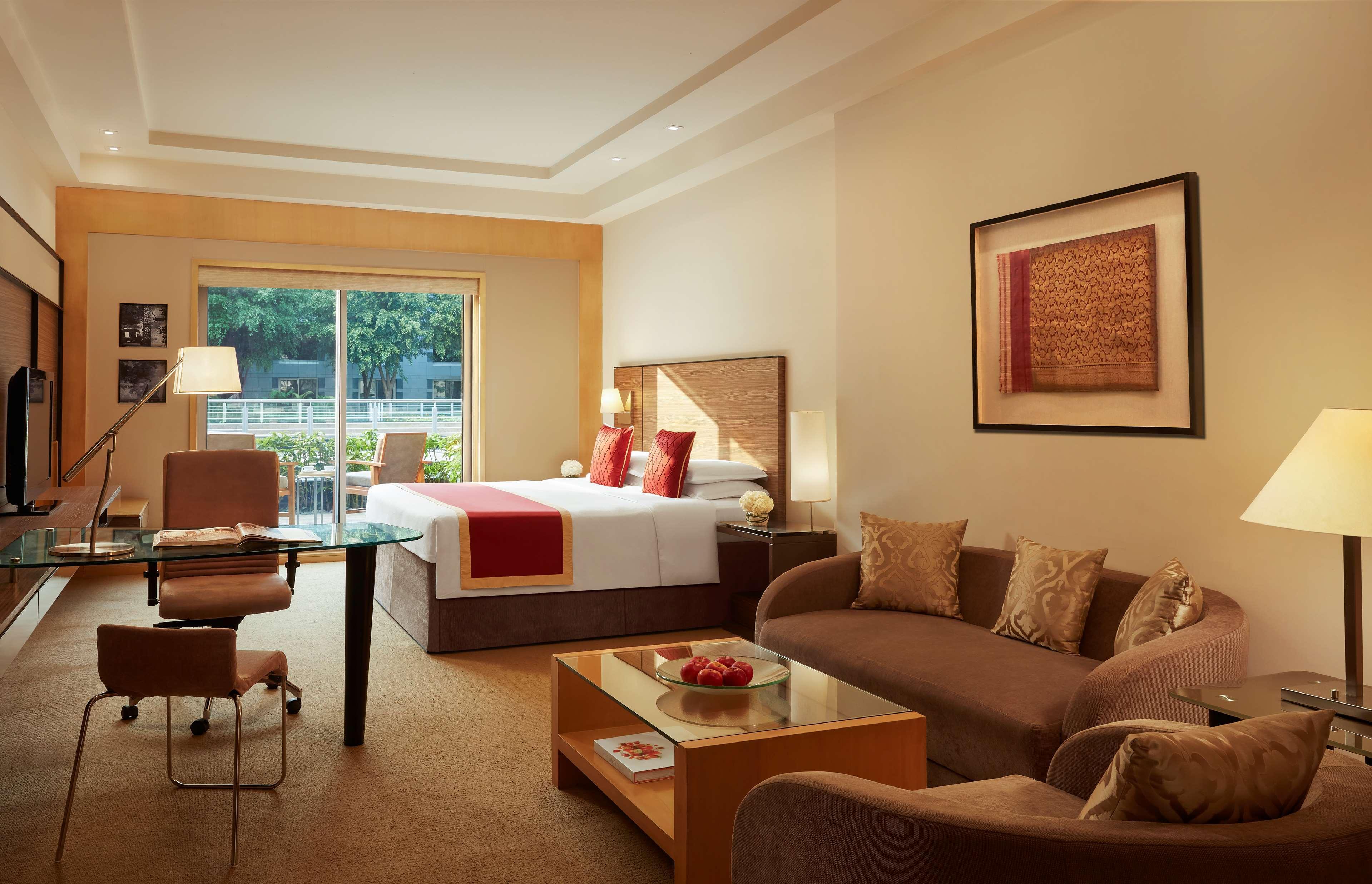 Grand Hyatt Mumbai Hotel And Residences Kültér fotó A suite at the Taj Bengal