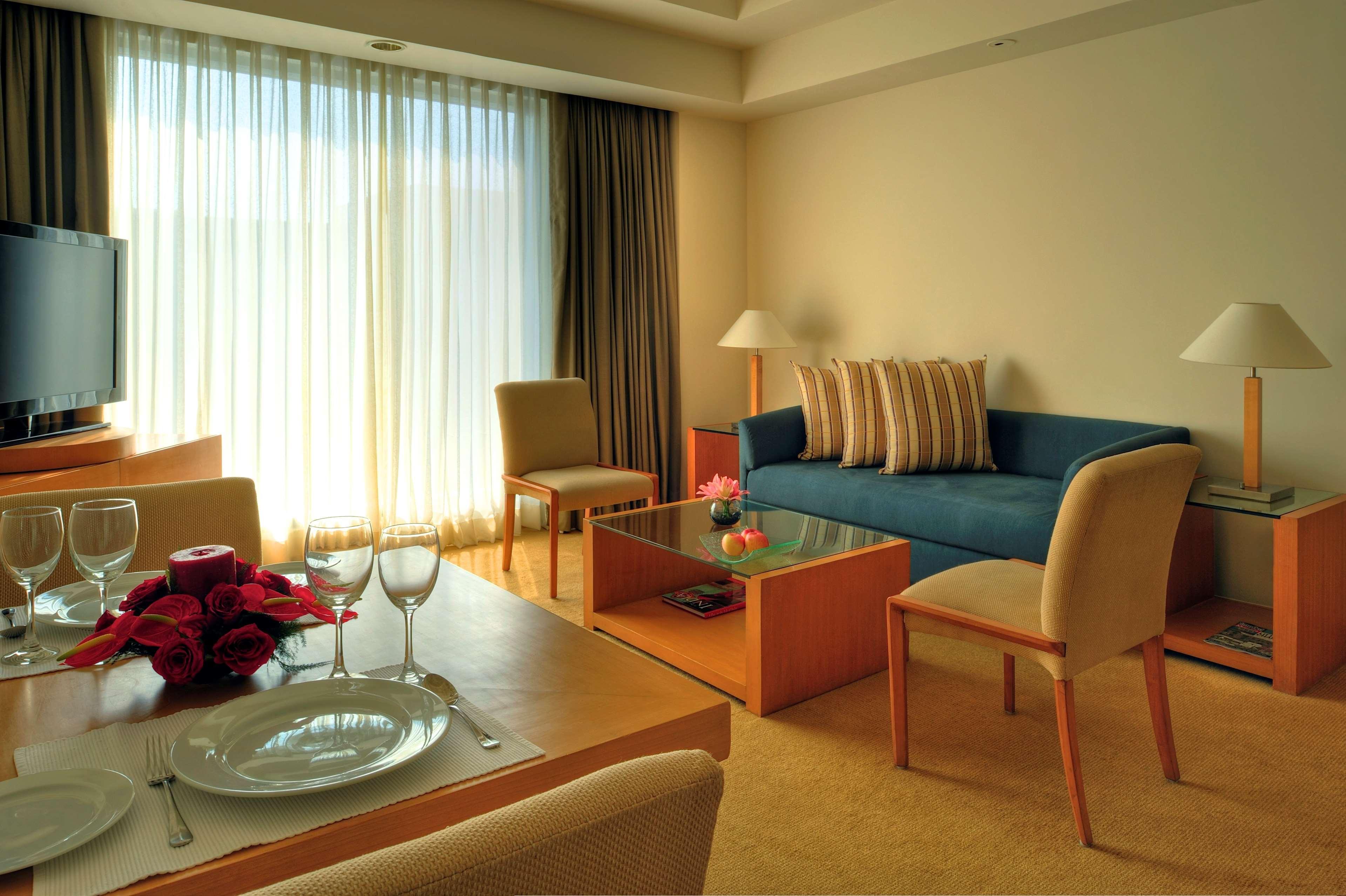 Grand Hyatt Mumbai Hotel And Residences Kültér fotó A living room
