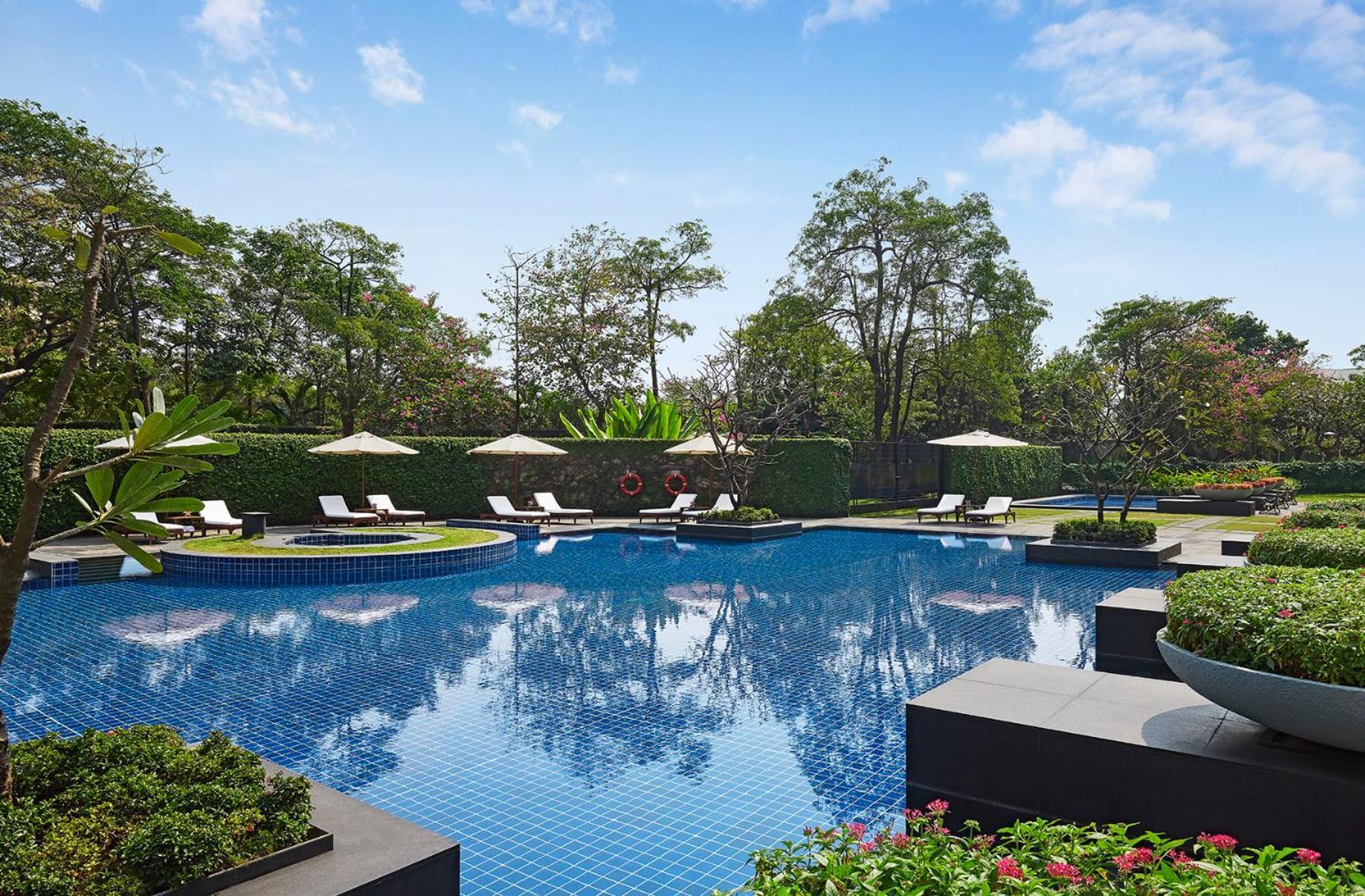 Grand Hyatt Mumbai Hotel And Residences Kültér fotó The pool at The Park, Hyderabad