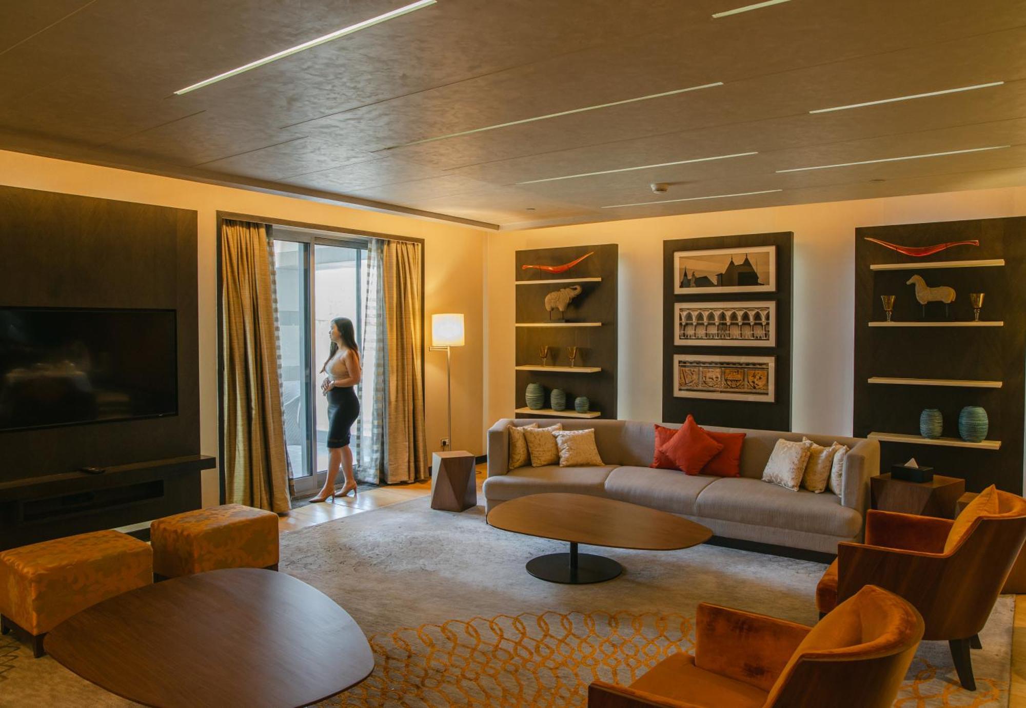 Grand Hyatt Mumbai Hotel And Residences Kültér fotó A suite at the hotel