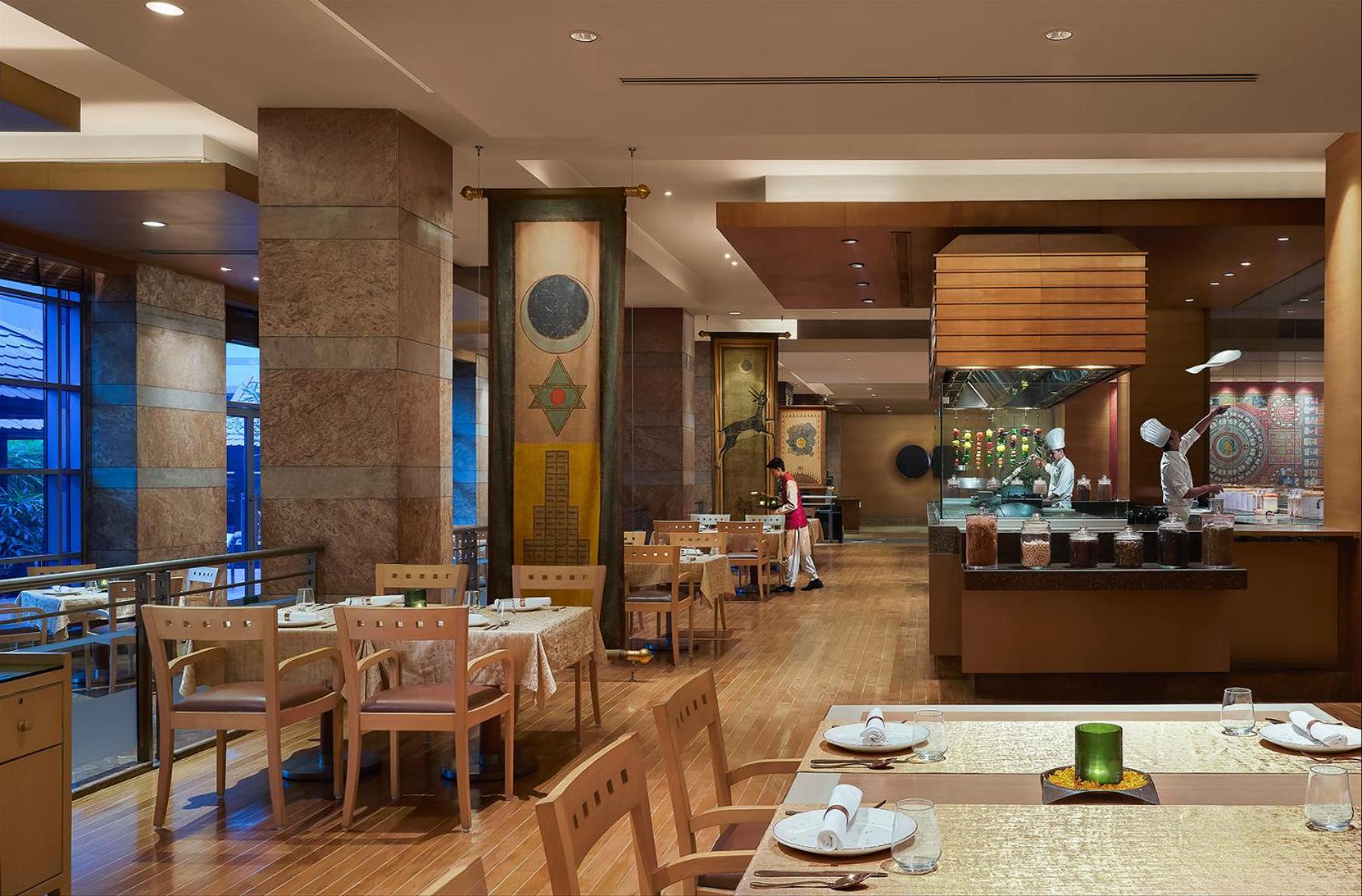 Grand Hyatt Mumbai Hotel And Residences Kültér fotó The restaurant