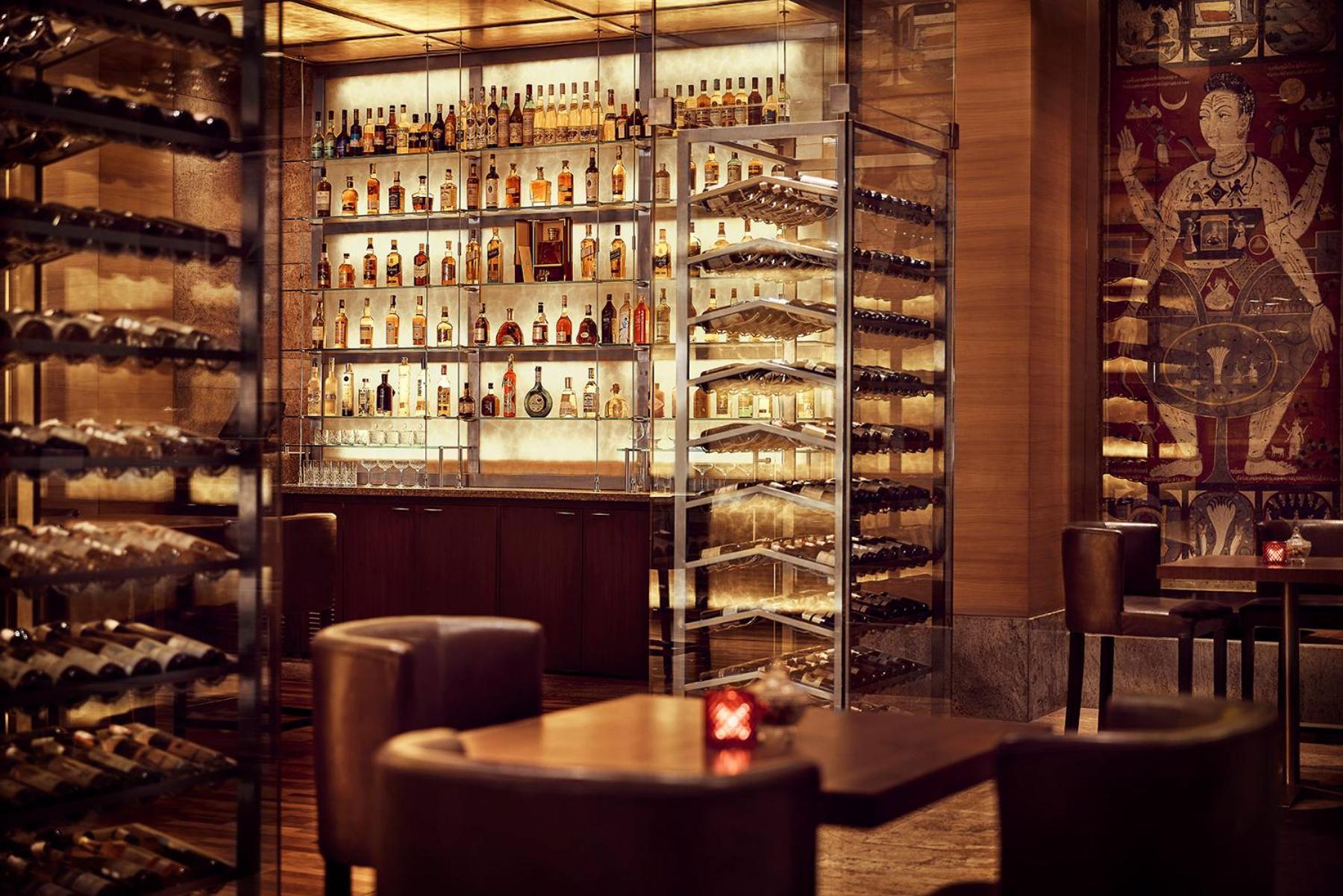 Grand Hyatt Mumbai Hotel And Residences Kültér fotó The bar at the Mandarin Oriental, Munich