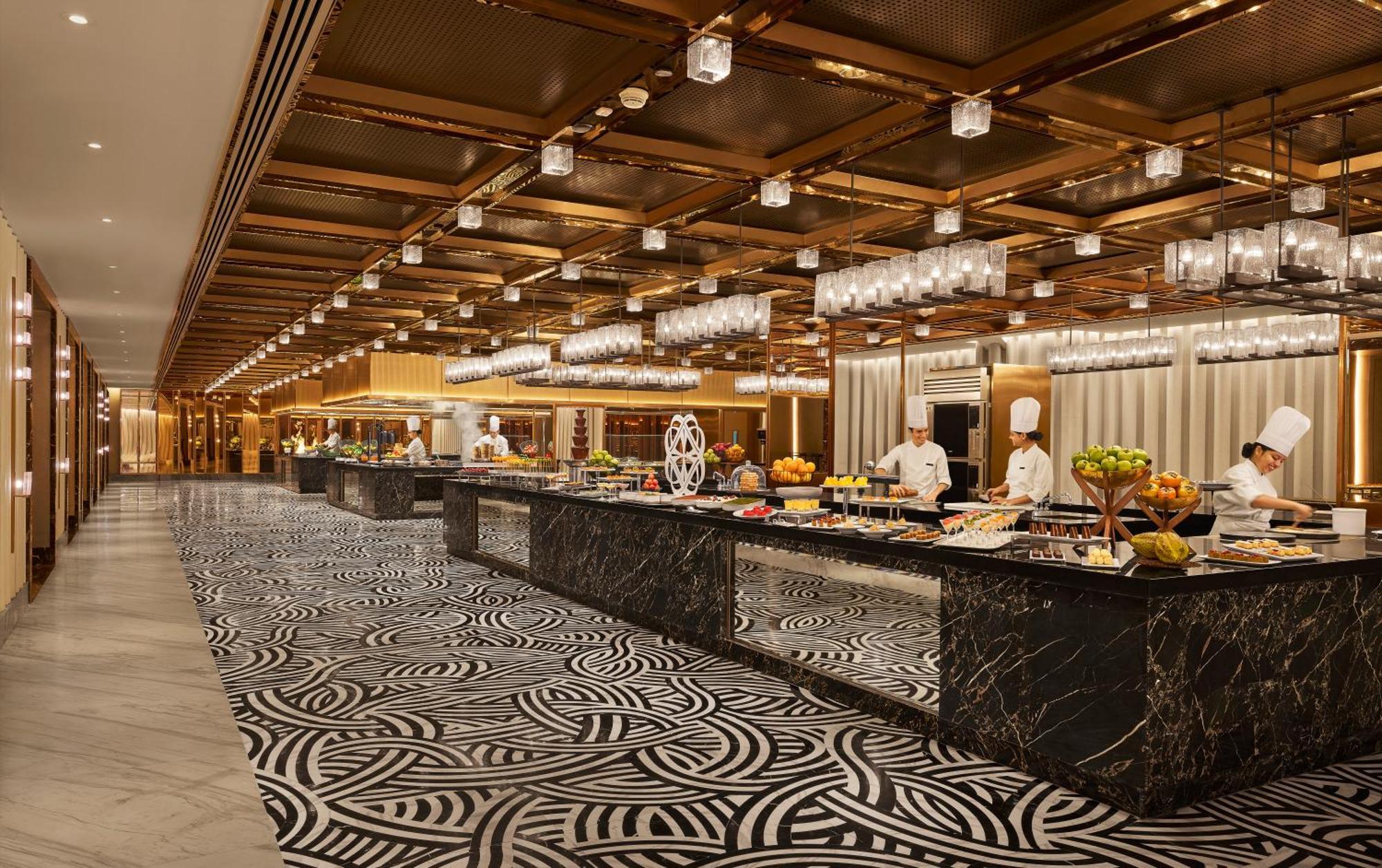 Grand Hyatt Mumbai Hotel And Residences Kültér fotó The buffet at the hotel