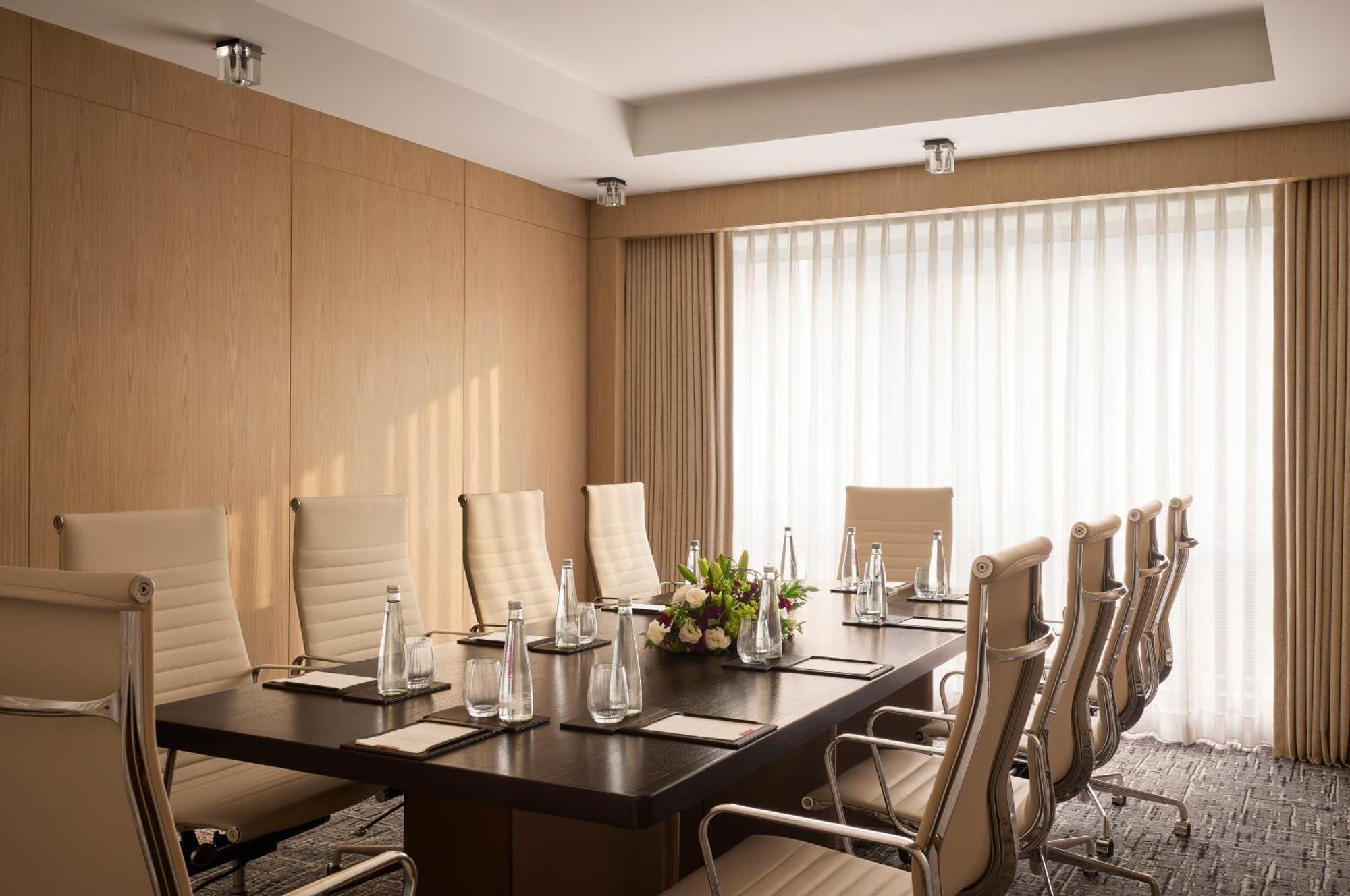 Grand Hyatt Mumbai Hotel And Residences Kültér fotó Meeting room