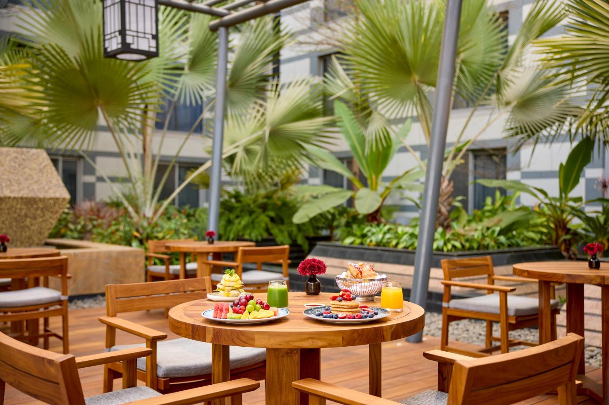 Grand Hyatt Mumbai Hotel And Residences Kültér fotó The Terrace