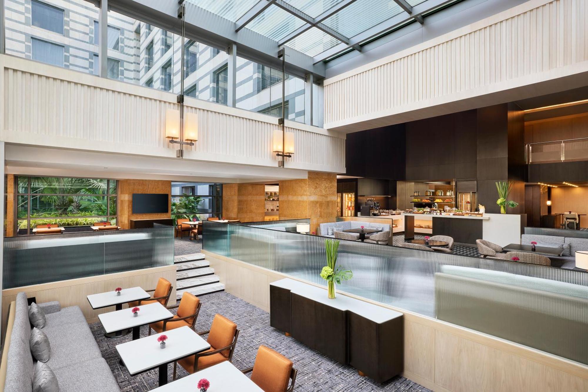 Grand Hyatt Mumbai Hotel And Residences Kültér fotó The Lounge at Hong Kong International Airport